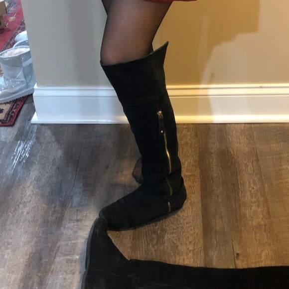 Black suede boots. - Picture 2 of 6